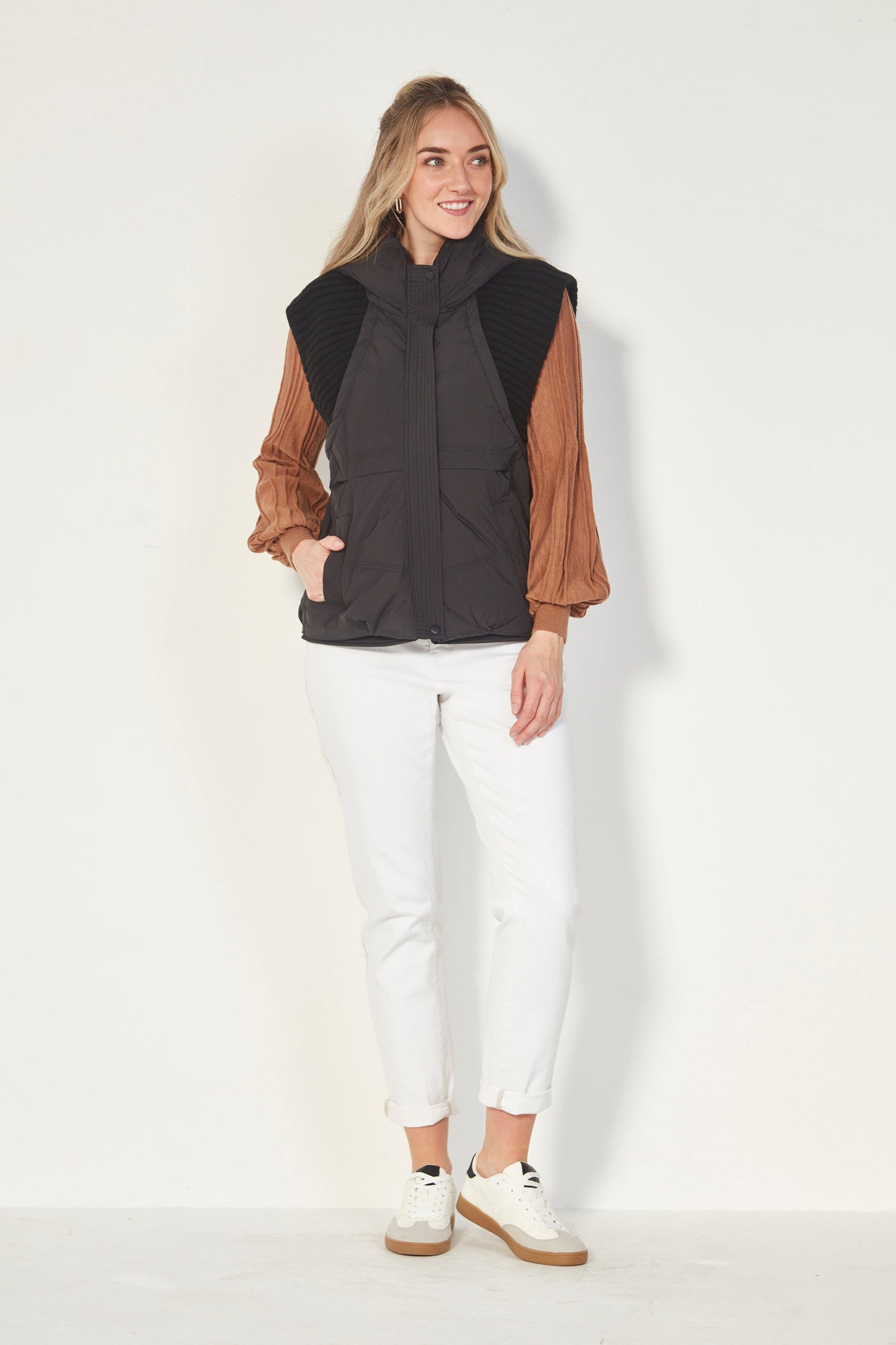 Black Chaka Vest - Free Shipping | Versatile, Breathable Athletic Wear