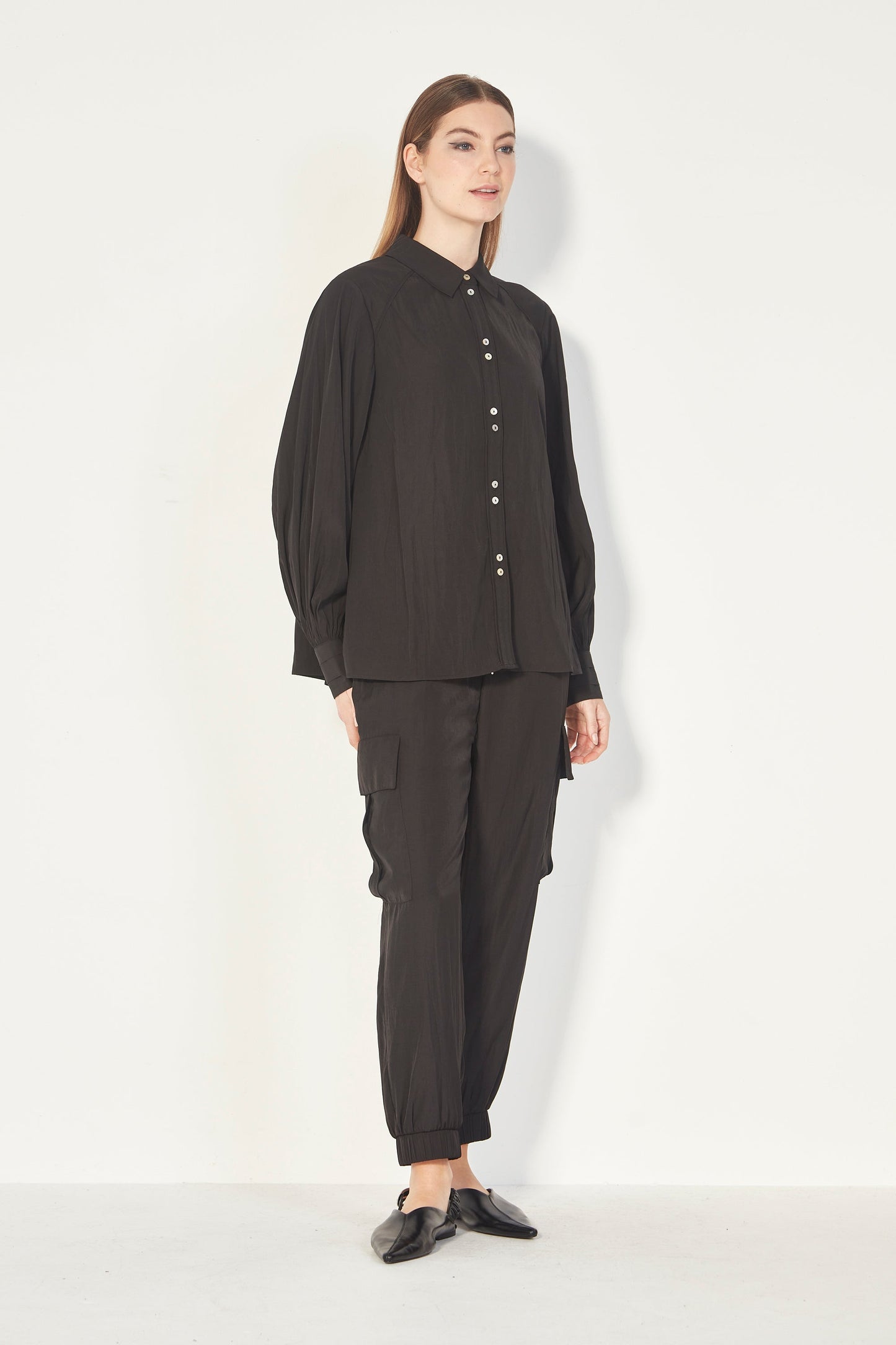 Elegant Demure Shirt - Black Glide: A Touch of Sophistication
