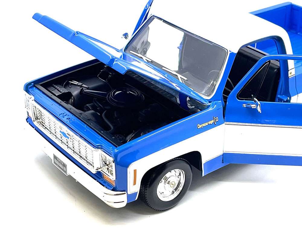 Maisto 31467 Special Edition 1974 Chevrolet C10 Cheyenne Super 1:18 Blue / White