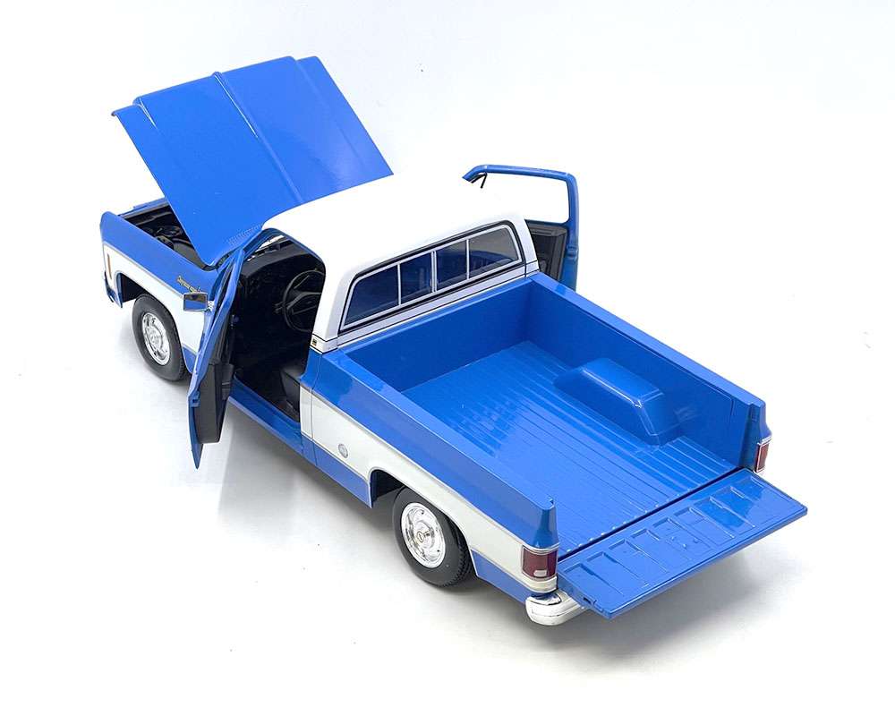 Maisto 31467 Special Edition 1974 Chevrolet C10 Cheyenne Super 1:18 Blue / White
