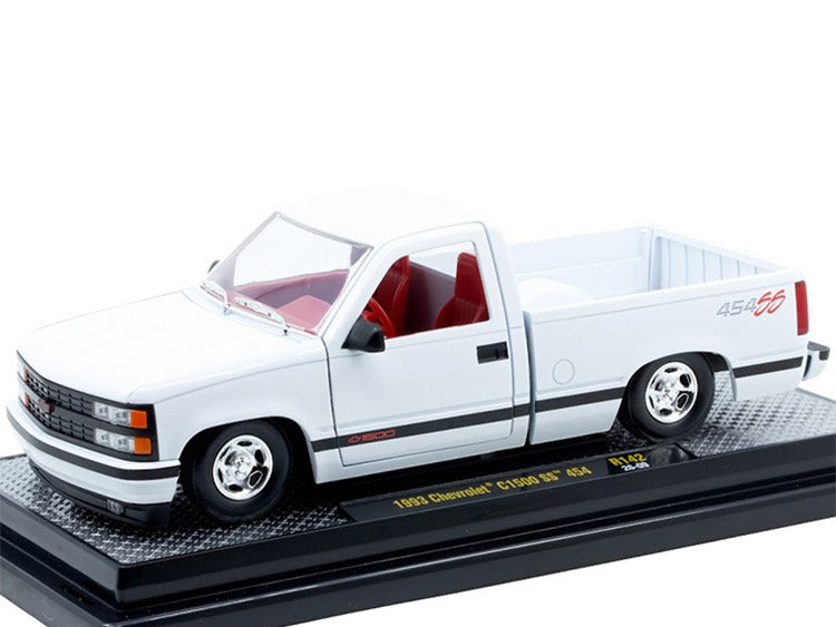 M2 Machines 40300 142 A 1993 Chevrolet C1500 SS 454 Pick Up Truck 1:24 White