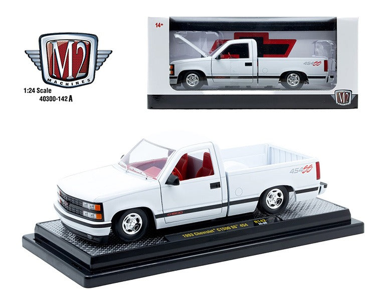 M2 Machines 40300 142 A 1993 Chevrolet C1500 SS 454 Pick Up Truck 1:24 White