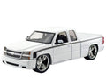 Motormax 79039 2006 Chevy Silverado Extended Cab Custom 1:25 White