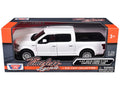 Motormax 79364 Timeless Legends 2019 Ford F-150 Limited Crew Cab Pick Up Truck 1:27 White