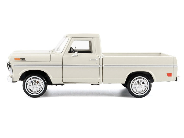 Motormax 79384 Timeless Legends 1972 Ford F-100 Pick Up Truck 1:24 White