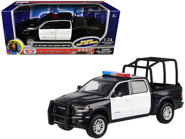Motormax 79545 2019 Ram 1500 Laramie Crew Cab 1:27 with Stand Cage & Light and Sound Black / White