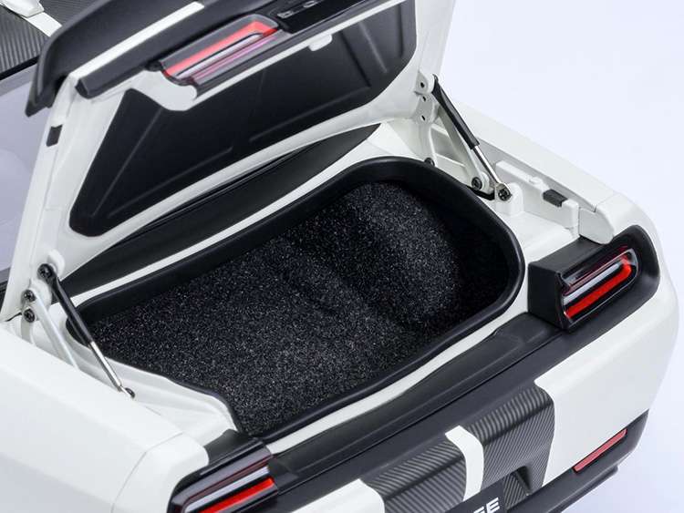 AUTOart 71766 2023 Dodge Challenger SRT Super Stock 1:18 Knuckle White