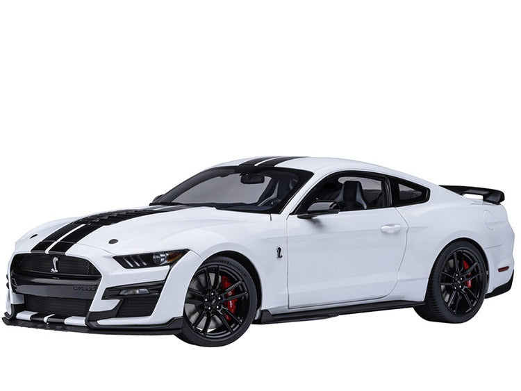 AUTOart 73095 Ford Mustang Shelby GT 500 1:18 Oxford White