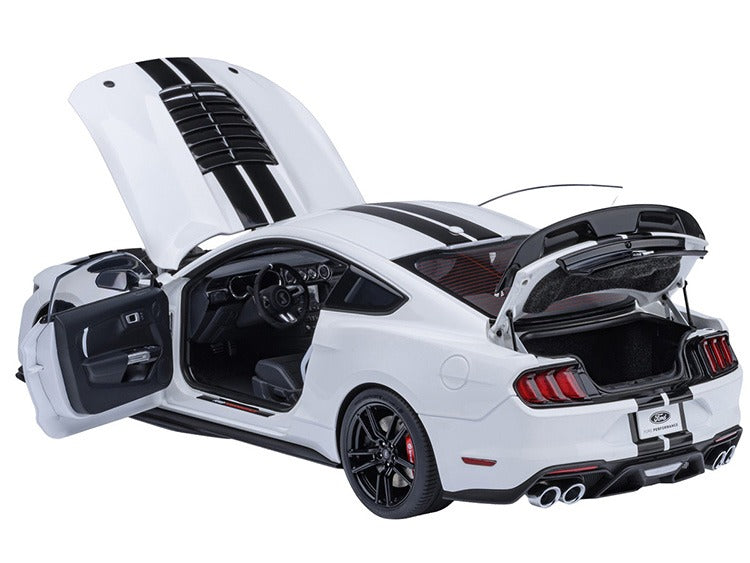 AUTOart 73095 Ford Mustang Shelby GT 500 1:18 Oxford White