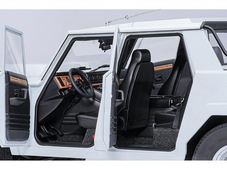 AUTOart 74549 Lamborghini LM002 1:18 Bianco Polo Park White