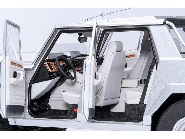 AUTOart 74553 Lamborghini LM002 1:18 Argento Metallic Silver