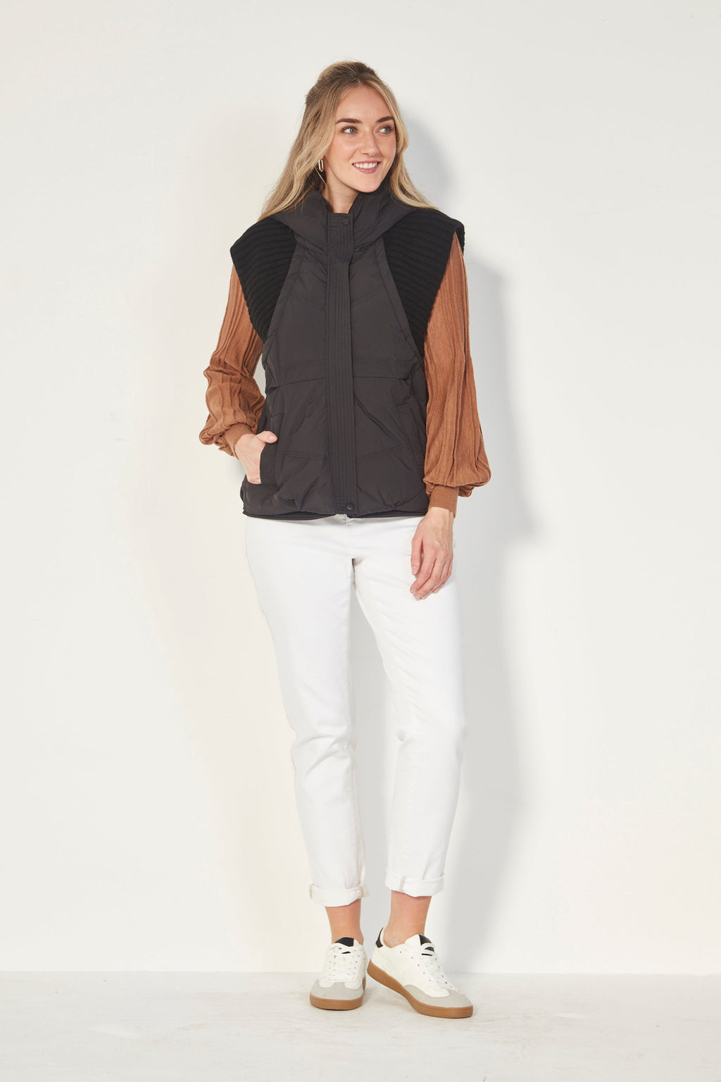 Black Chaka Vest - Free Shipping | Versatile, Breathable Athletic Wear