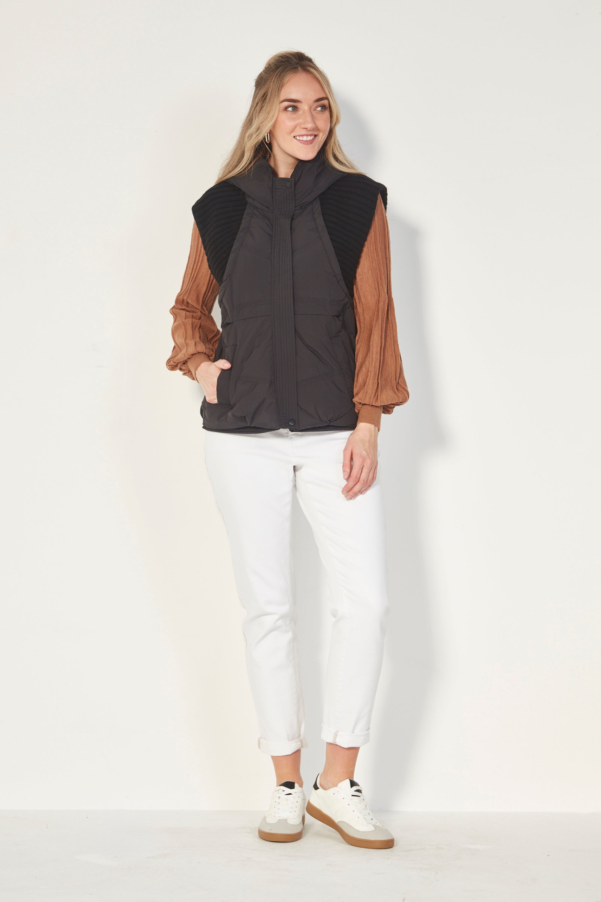 Black Chaka Vest - Free Shipping | Versatile, Breathable Athletic Wear