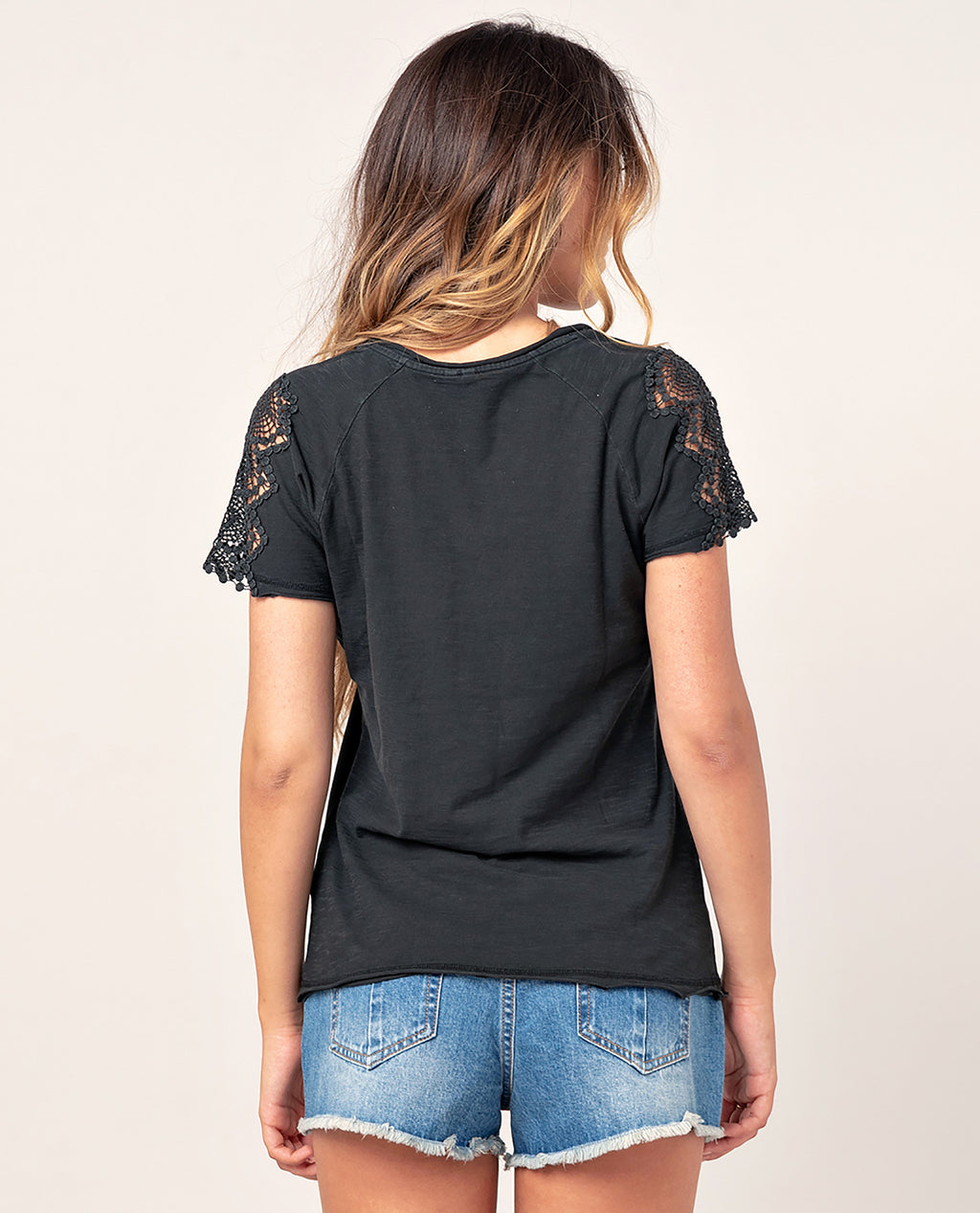 LOVELY TEE V NECK