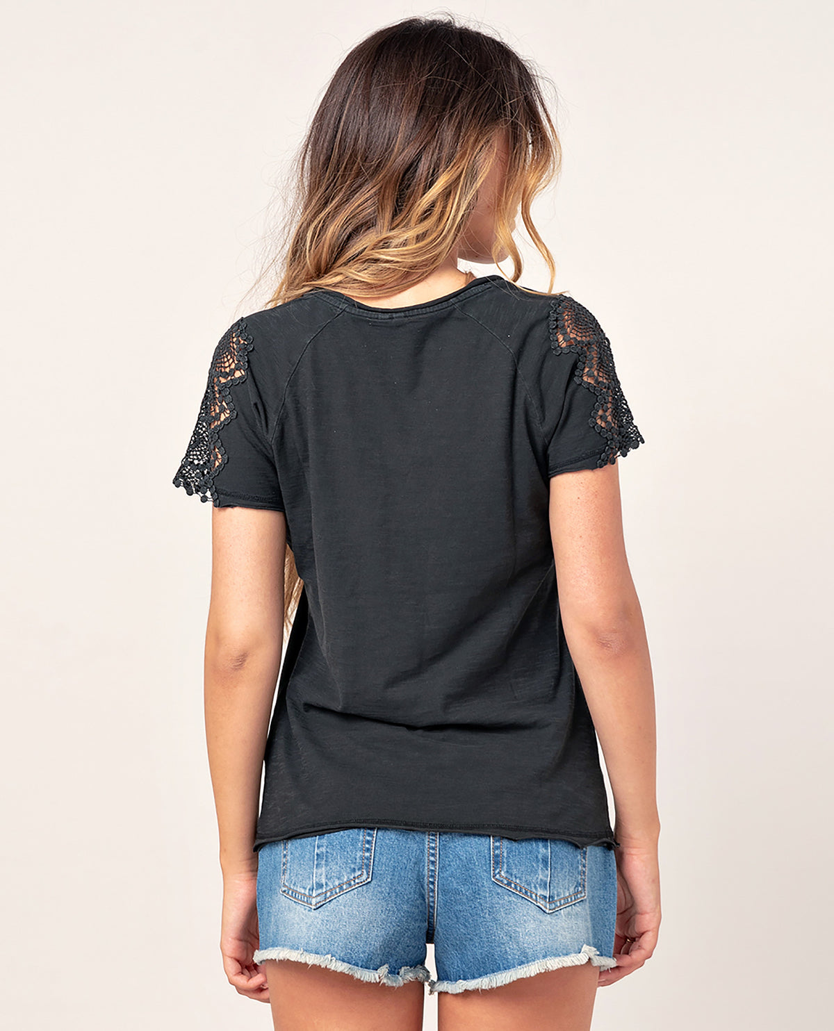 LOVELY TEE V NECK