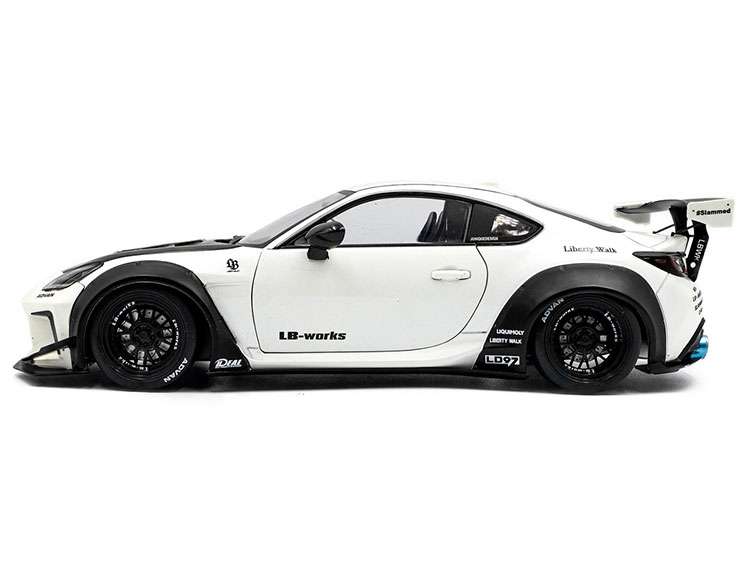 Solido S1813602 2024 Toyota GR86 LBWK Body kit 1:18 Pearl White / Carbon Hood