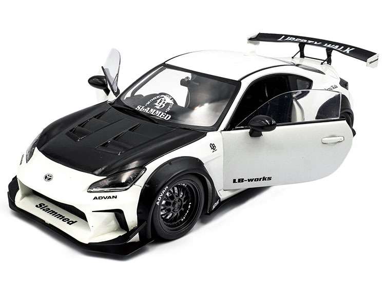 Solido S1813602 2024 Toyota GR86 LBWK Body kit 1:18 Pearl White / Carbon Hood