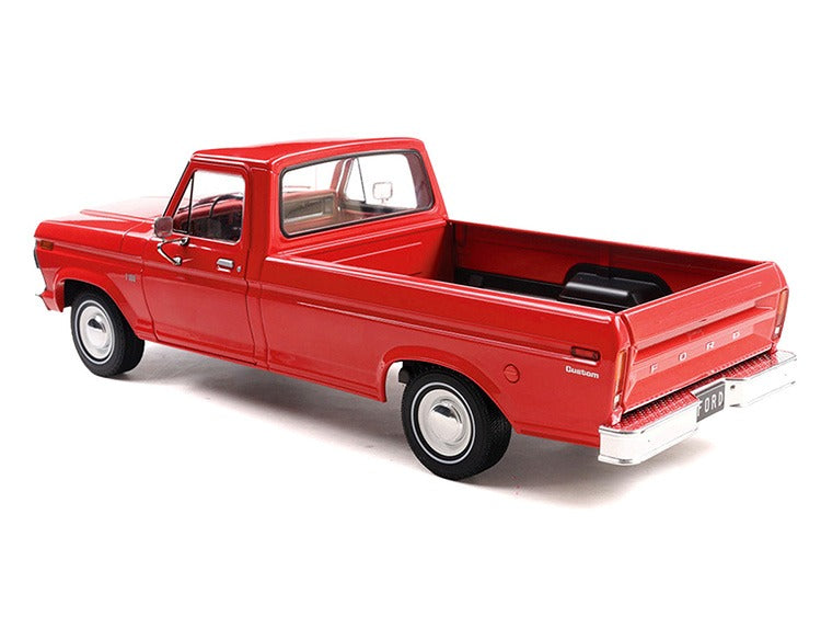 IXO Model U18RDC003 1974 Ford F-100 Pick Up Truck 1:18 Red