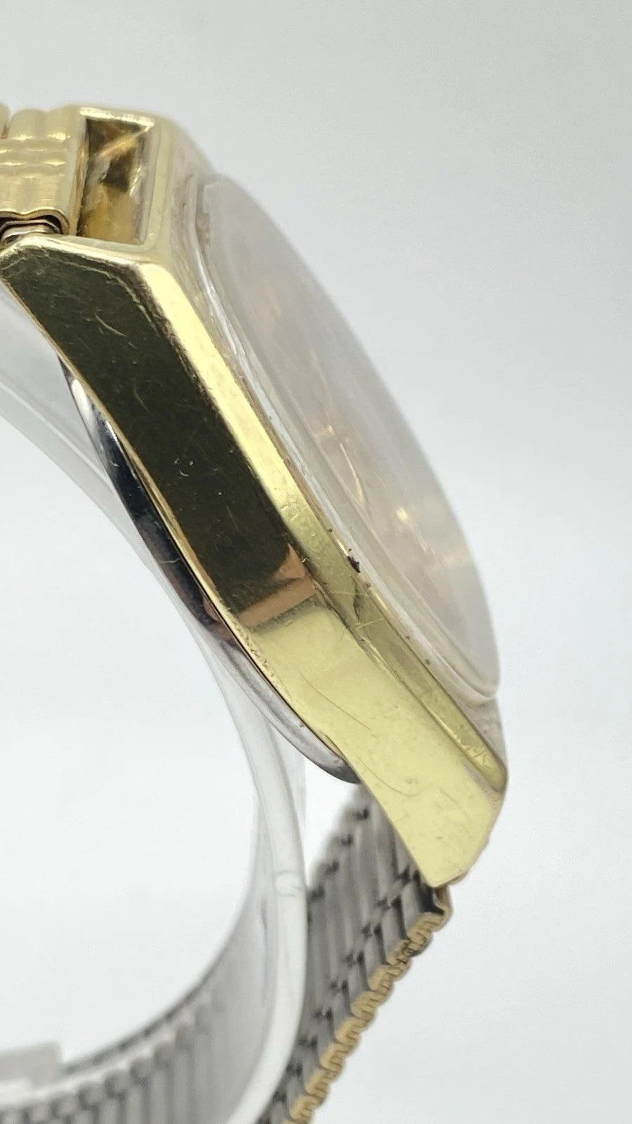 Vintage Mens Wittnauer Geneve Quartz Swiss Movement Gold Tone Watch