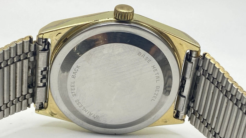 Vintage Mens Wittnauer Geneve Quartz Swiss Movement Gold Tone Watch