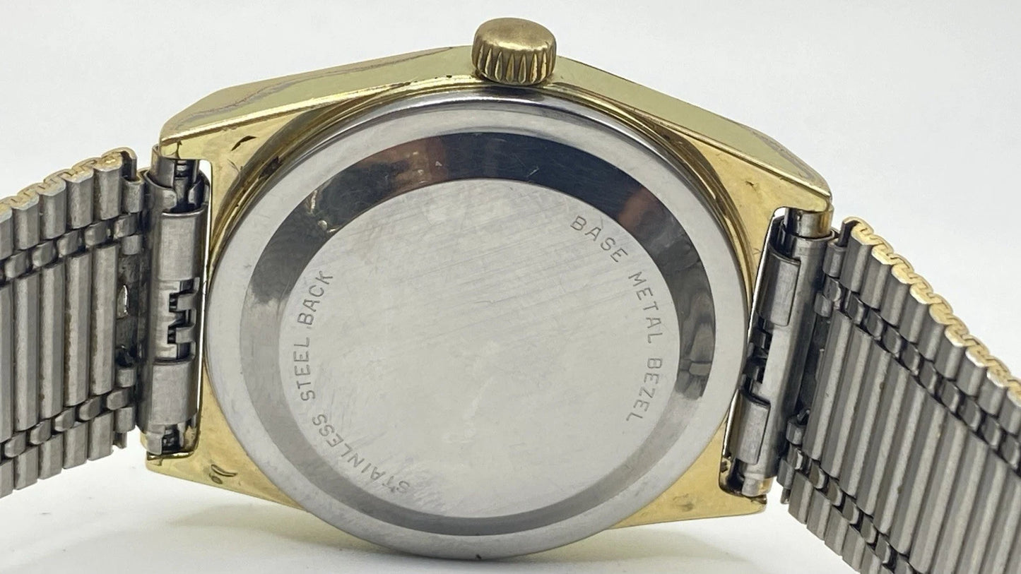 Vintage Mens Wittnauer Geneve Quartz Swiss Movement Gold Tone Watch